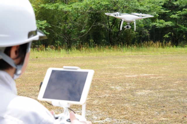 ドローン測量に資格は必要？資格の種類と取得方法をわかりやすく解説