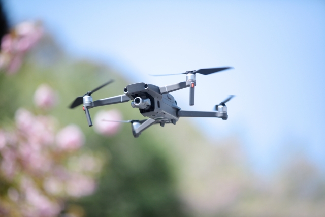ドローン測量を会社に依頼するメリットと納品までの流れを詳しく解説