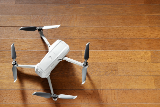 ドローンを仕事にするには？5つの職種と年収相場を徹底解説