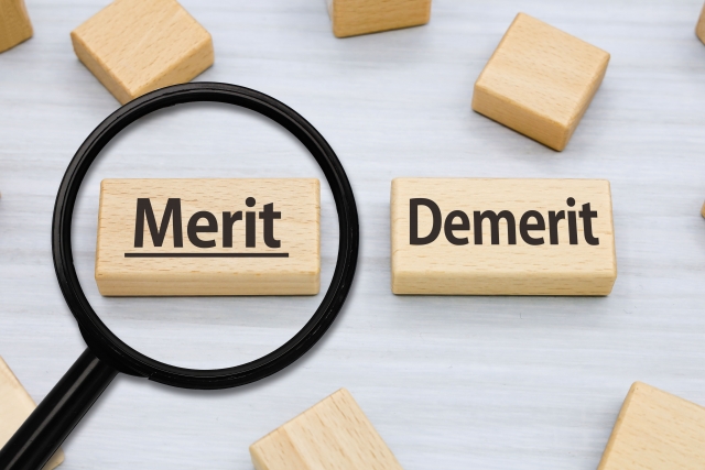 Merit、Demeritと書かれている画像